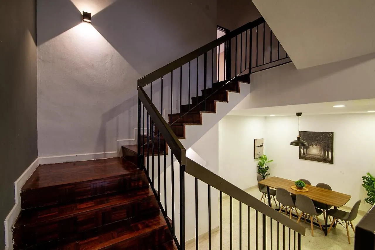 Vakantiehuis Bukit Damansara By Plush Kuala Lumpur Maleisië